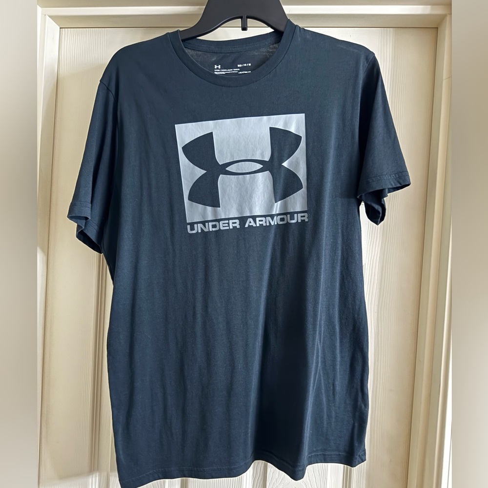 Me s Under Armour T-Shirt NWOT